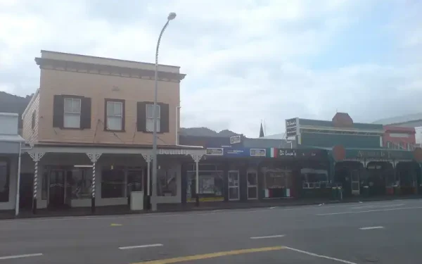 Whangamata Town Centre: Port Road Shopping and Services